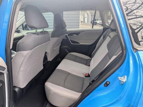 Used 2021 Toyota RAV4 XLE image 16