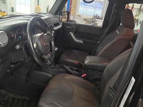 Used 2015 Jeep Wrangler Unlimited Rubicon image 13