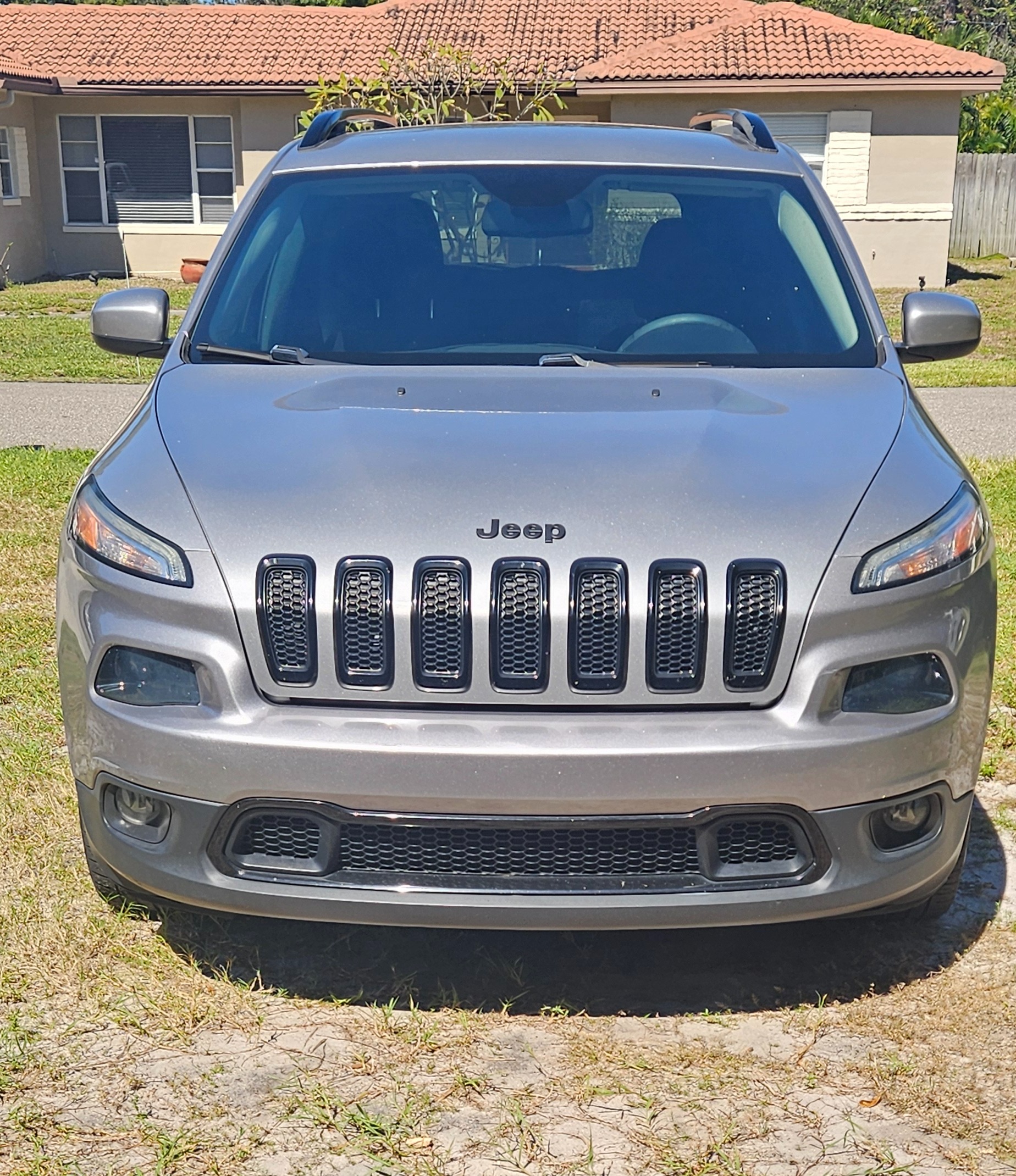 Used 2018 Jeep Cherokee Latitude w/ Altitude Package FWD image 16