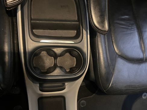 Used 2017 Chrysler Pacifica Touring-L FWD image 22