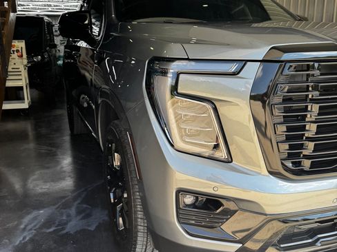 Used 2026 GMC Yukon Denali w/ Sun & Power Step Package AWD/4WD image 17