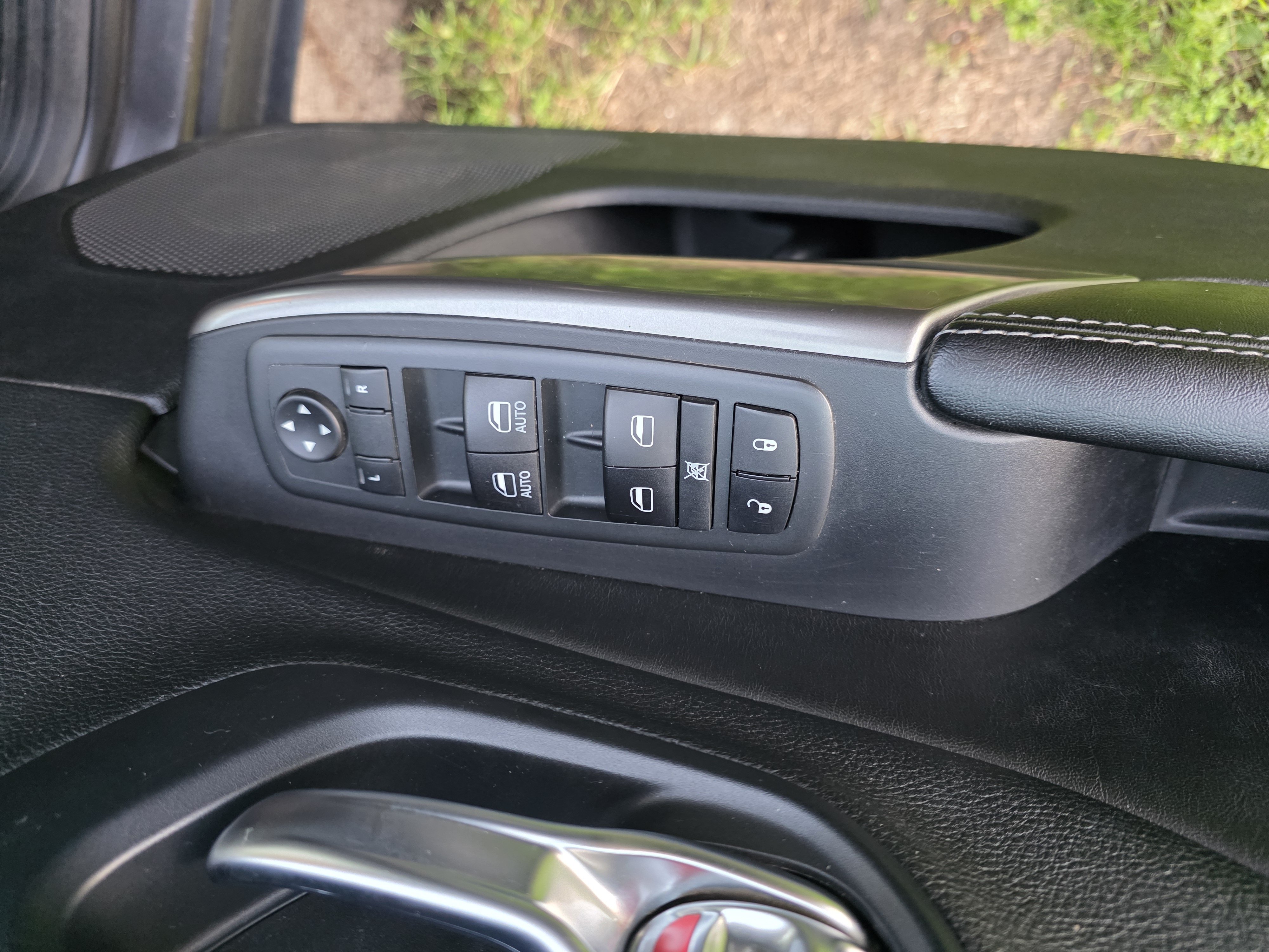 Used 2020 Jeep Cherokee Latitude Plus FWD image 13