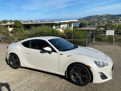 Used 2013 Scion FR-S RWD image 12