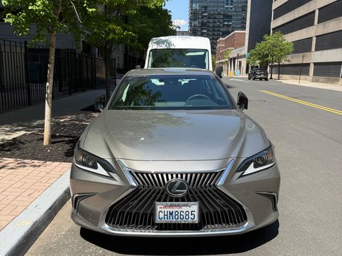 Used 2021 Lexus ES 250 w/ Premium Package AWD/4WD image 1