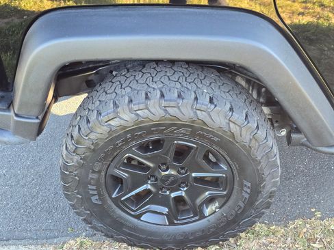 Used 2013 Jeep Wrangler Unlimited Sahara image 12