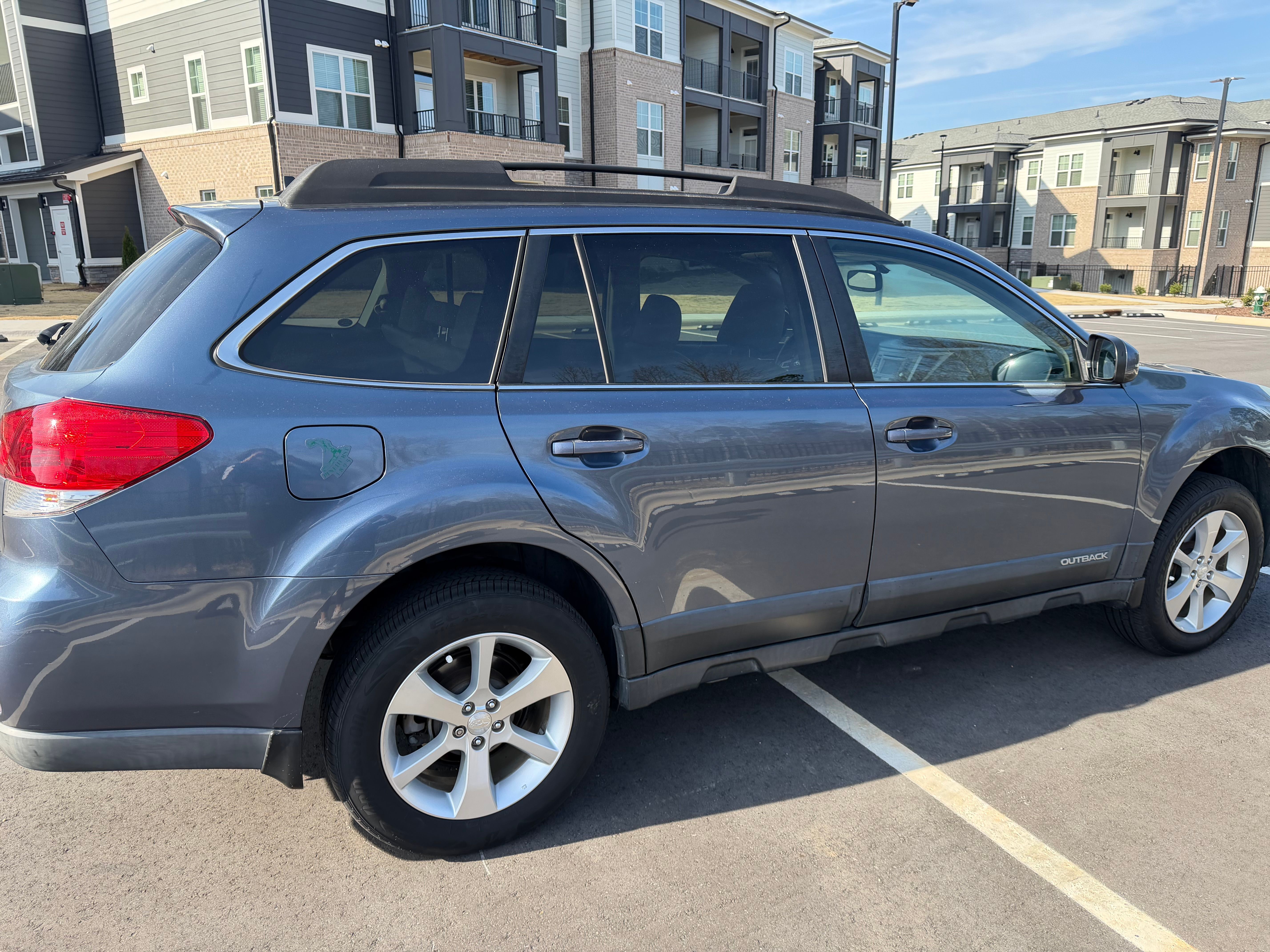 Used 2013 Subaru Outback 2.5i Limited w/ Moonroof Pkg AWD/4WD image 4