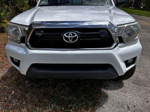 Used 2015 Toyota Tacoma 4x4 Access Cab V6 w/ TRD Off-Road Package image 4