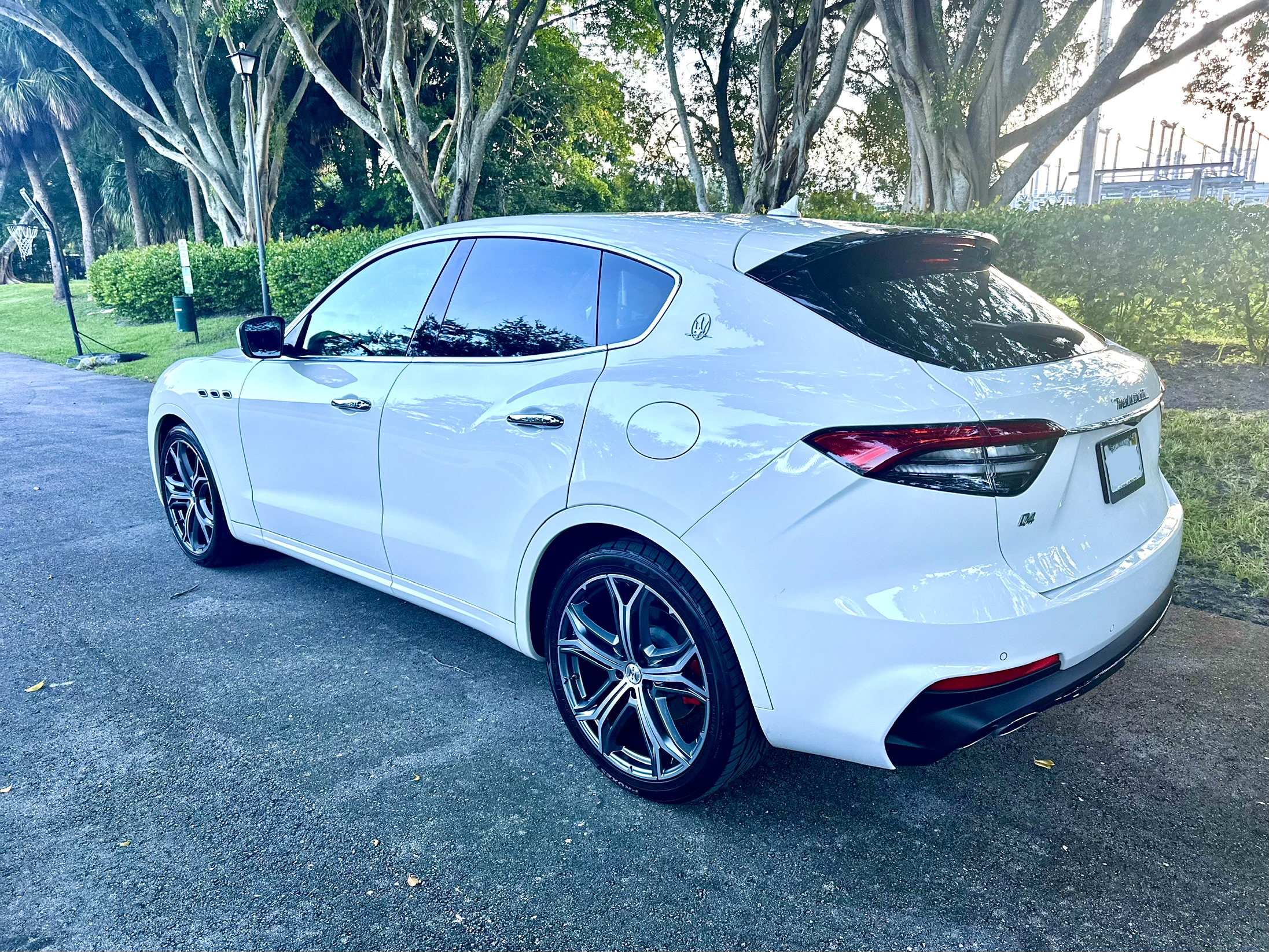 Used 2021 Maserati Levante AWD/4WD image 6