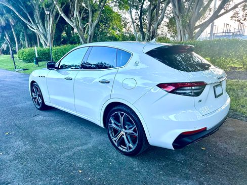 Used 2021 Maserati Levante AWD/4WD image 6