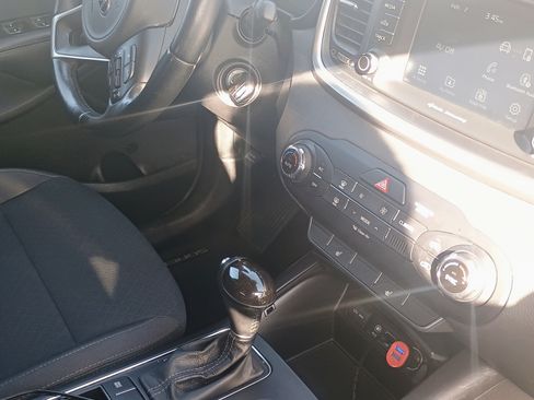 Used 2017 Kia Sorento LX w/ LX Convenience Package image 8