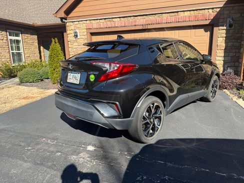 Used 2019 Toyota C-HR Limited image 11