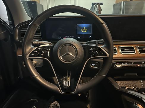 Used 2024 Mercedes-Benz GLE 350 4MATIC image 11