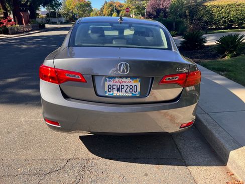 Used 2013 Acura ILX w/ Premium Package image 4