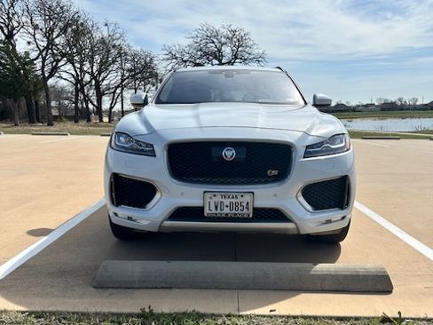 Used 2018 Jaguar F-PACE S image 4