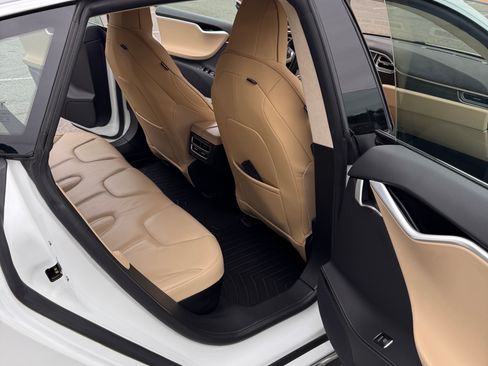 Used 2015 Tesla Model S 70 image 13