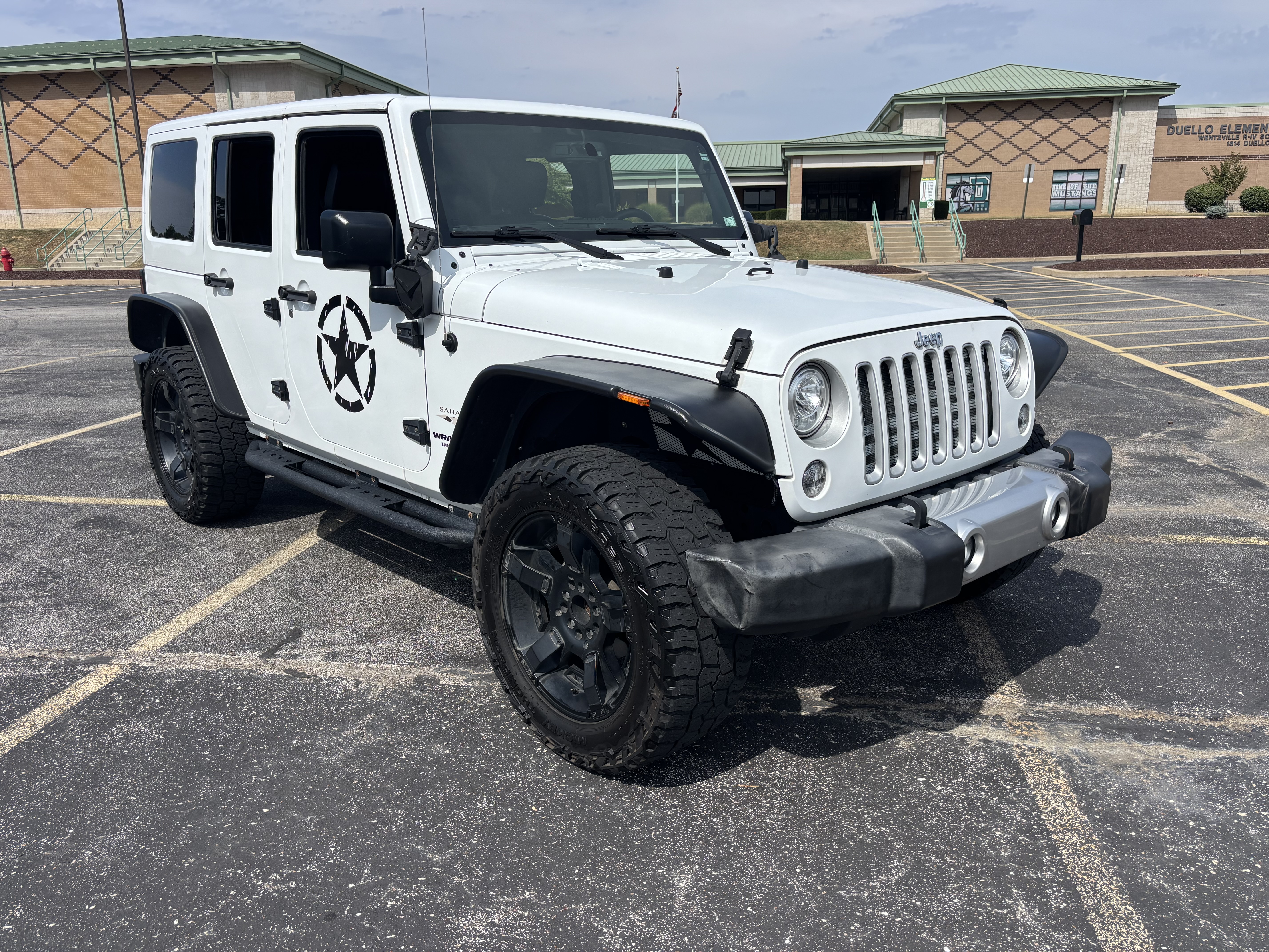 Used 2017 Jeep Wrangler Unlimited Sahara w/ Connectivity Group AWD/4WD image 17