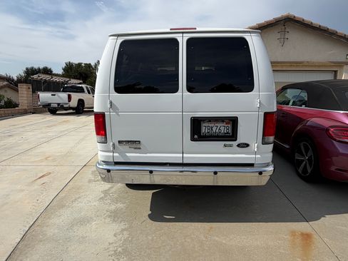 Used 2014 Ford E-350 and Econoline 350 XLT RWD image 4