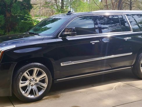 Used 2016 Cadillac Escalade ESV Premium image 2