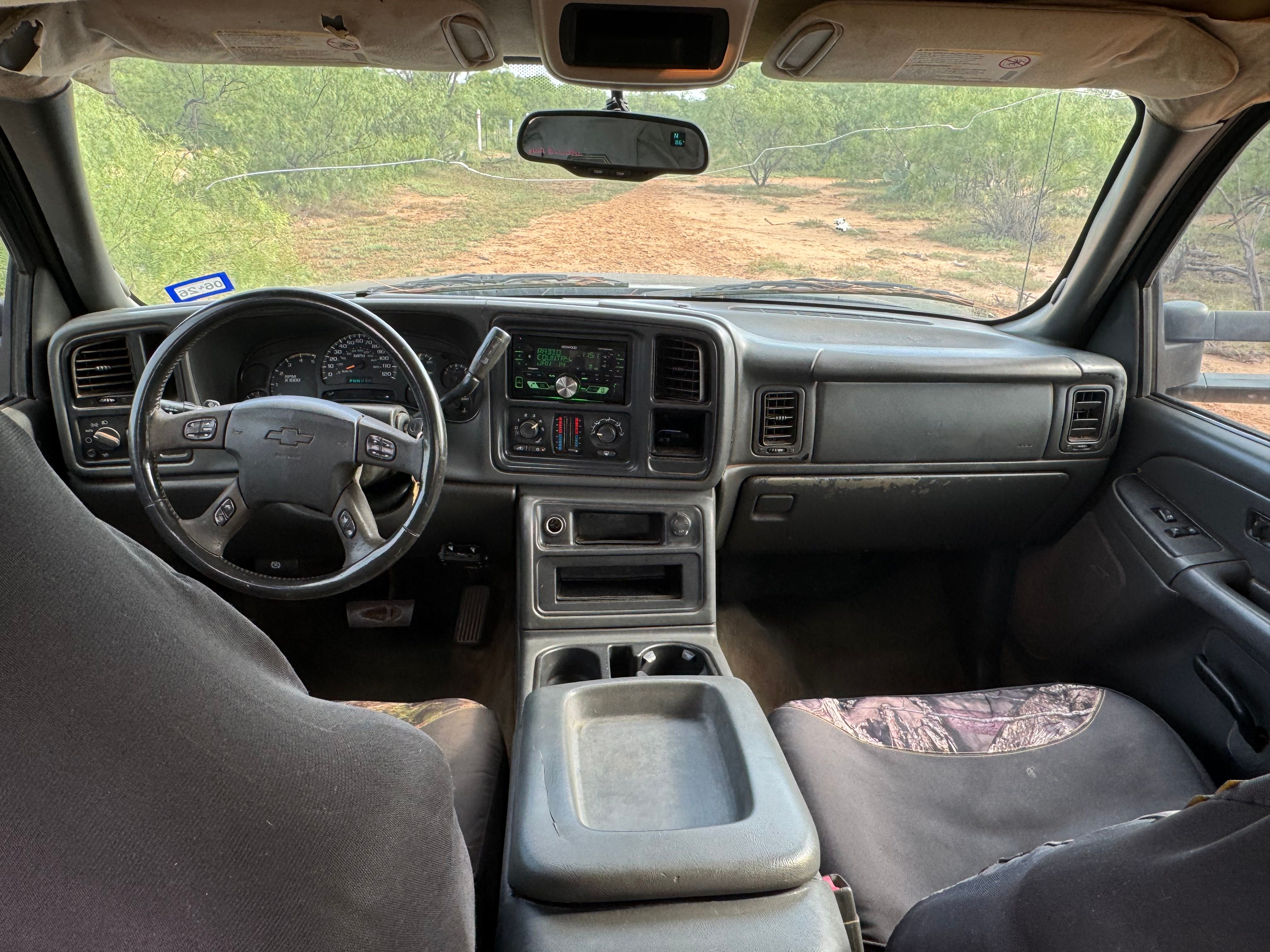 Used 2004 Chevrolet Silverado 2500 LS w/ Heavy-Duty Power Package RWD image 10