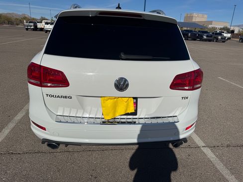 Used 2014 Volkswagen Touareg TDI AWD/4WD image 9