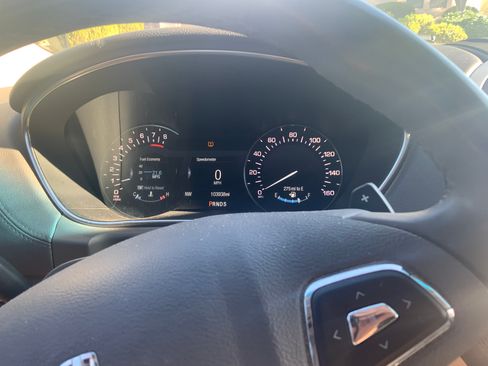 Used 2017 Lincoln MKX Select w/ Select Plus Package FWD image 9