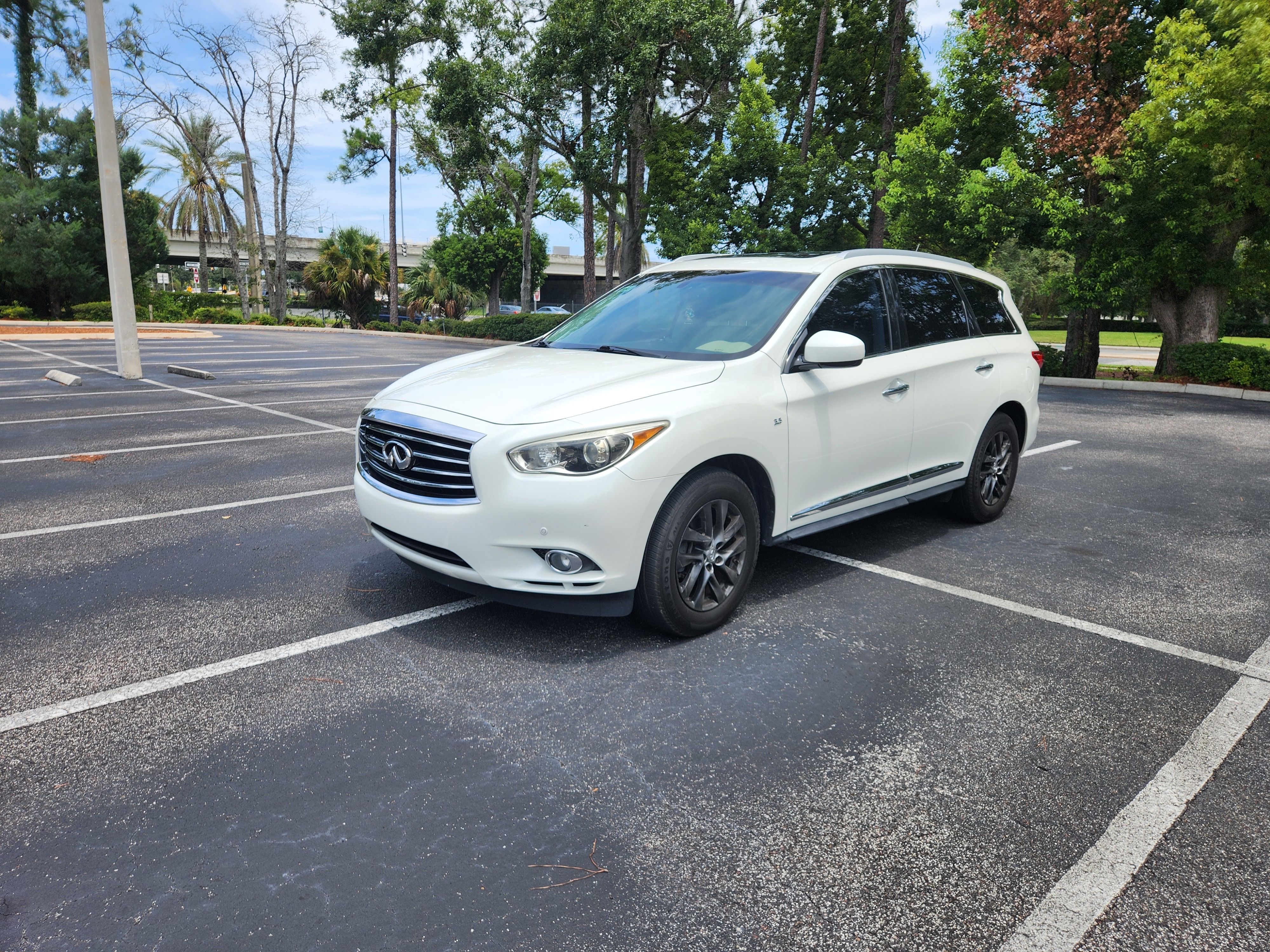Used 2015 INFINITI QX60 FWD w/ Driver Assistance Package image 4