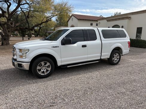 Used 2015 Ford F150 XLT image 1