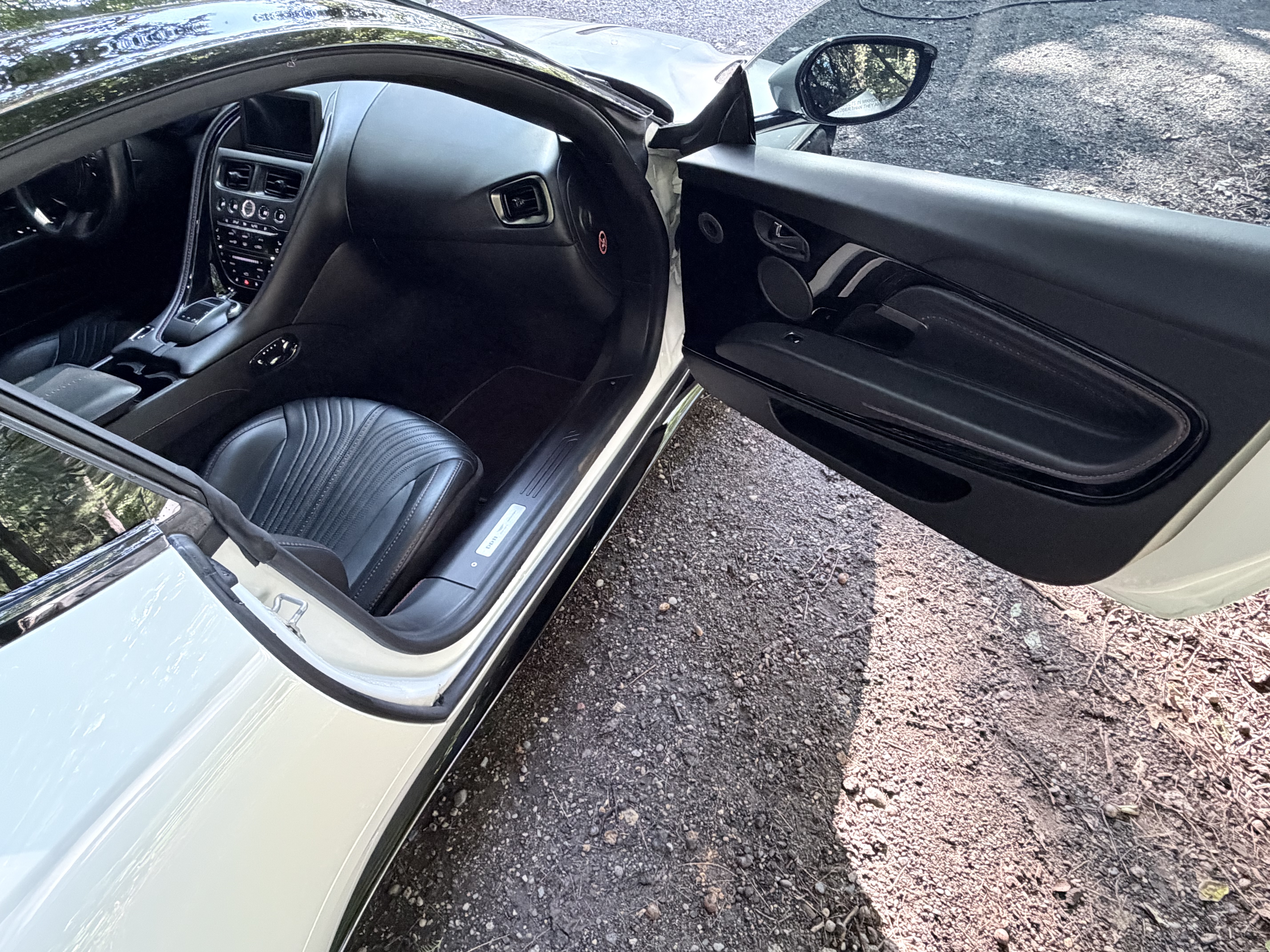 Used 2018 Aston Martin DB11 V12 RWD image 16