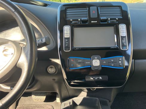 Used 2015 Nissan Leaf SV w/ LED & Quick Charge Package image 10