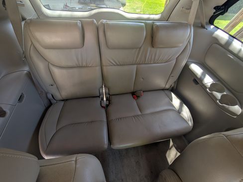 Used 2010 Toyota Sienna LE image 12