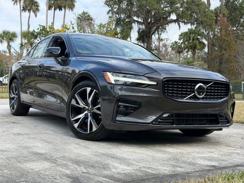 Used 2024 Volvo S60 B5 Plus image 2