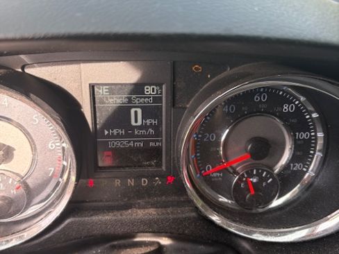 Used 2014 Chrysler Town & Country Touring FWD image 1