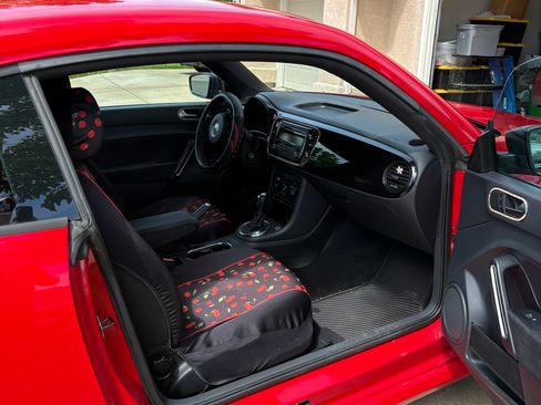 Used 2014 Volkswagen Beetle 1.8T FWD image 6