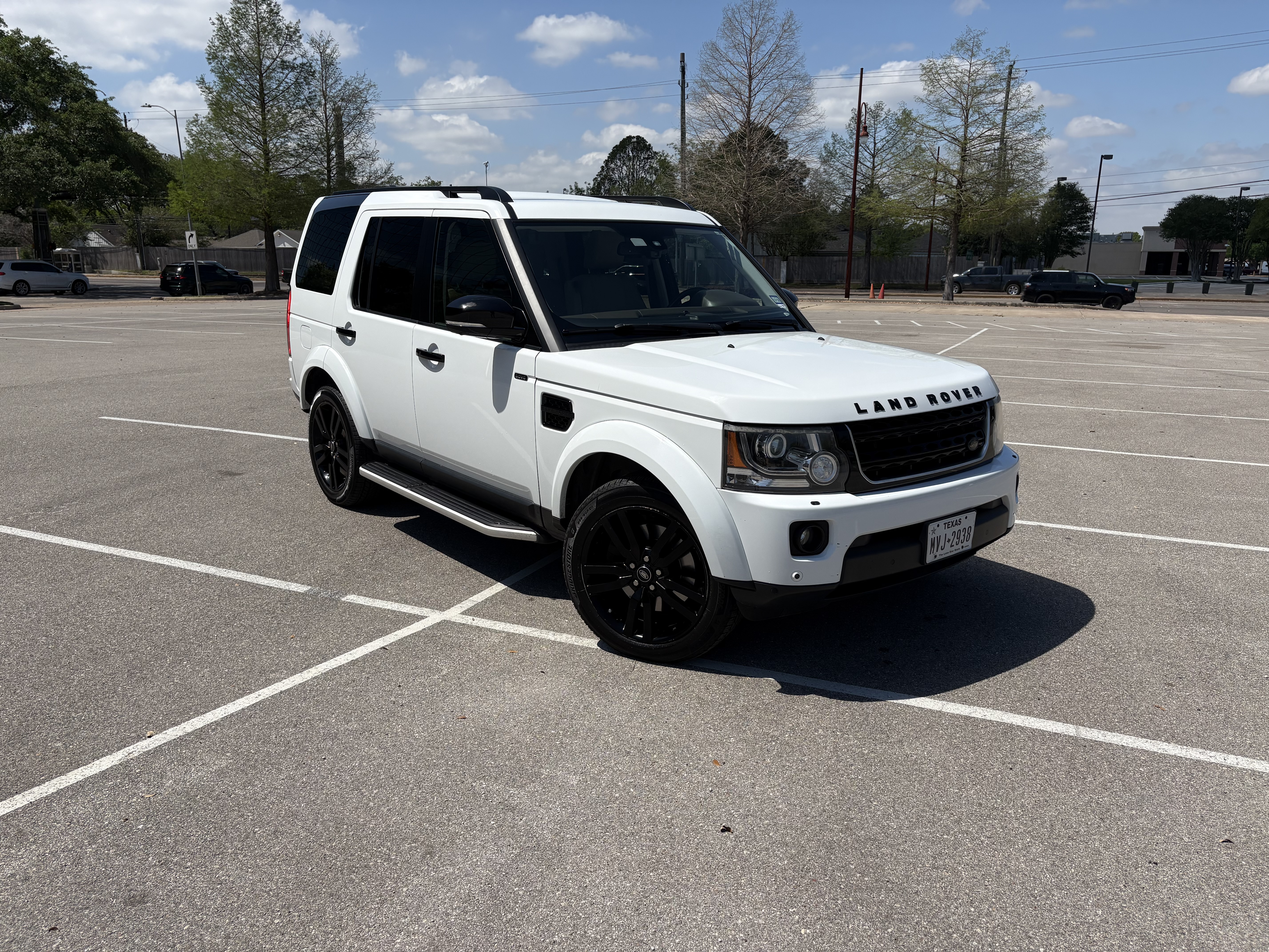 Used 2016 Land Rover LR4 HSE Silver Edition AWD/4WD image 17