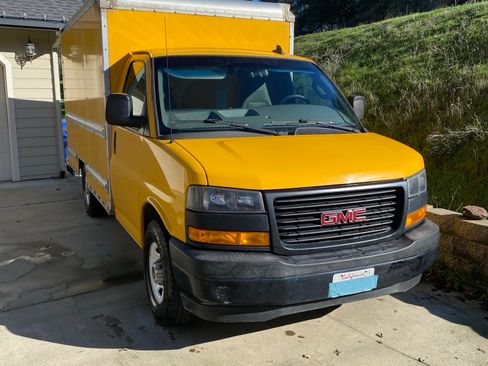 Used 2018 GMC Savana 3500 w/ Driver Convenience Package image 1
