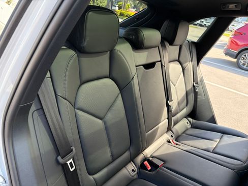 Used 2024 Porsche Macan image 15