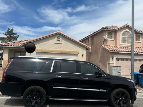 Used 2020 Cadillac Escalade ESV 4WD image 18