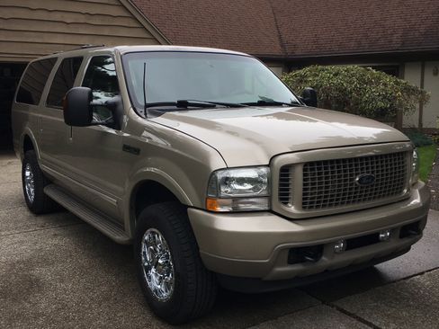 Used 2004 Ford Excursion Limited image 2