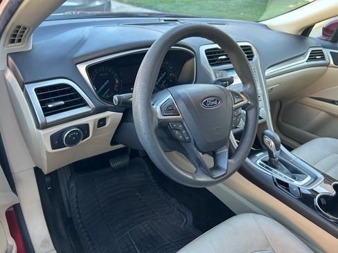 Used 2015 Ford Fusion SE image 12