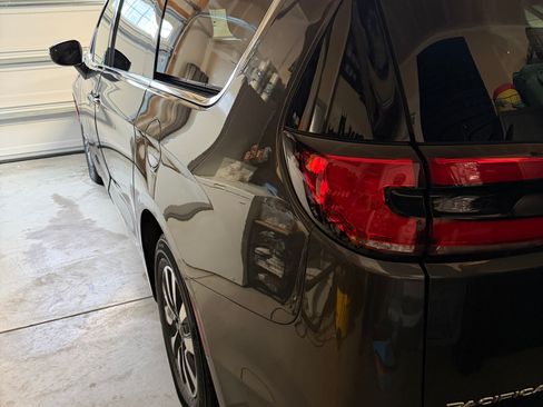 Used 2022 Chrysler Pacifica Touring-L image 1