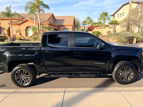 Used 2019 GMC Canyon SLE w/ Driver Alert Package image 2