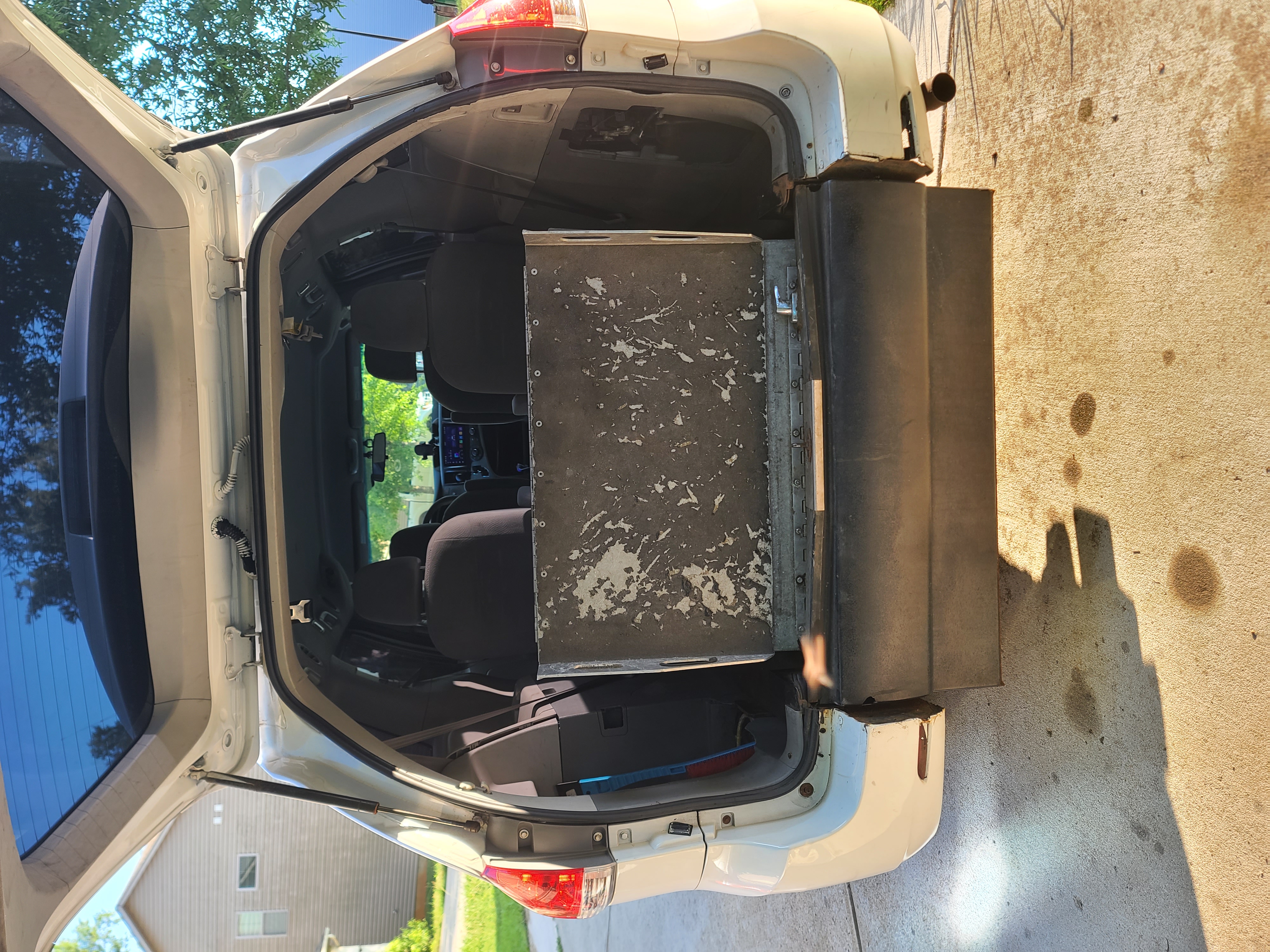Used 2014 Toyota Sienna L FWD image 4