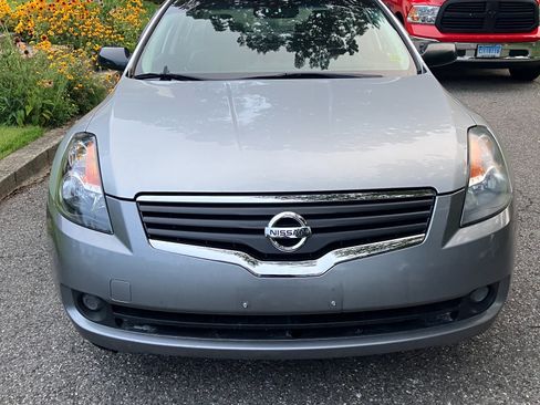 Used 2009 Nissan Altima 2.5 SL w/ SL Pkg image 2