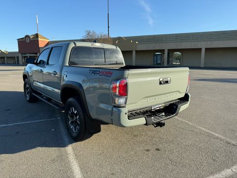 Used 2022 Toyota Tacoma TRD Off-Road w/ TRD Premium Off Road Package image 5