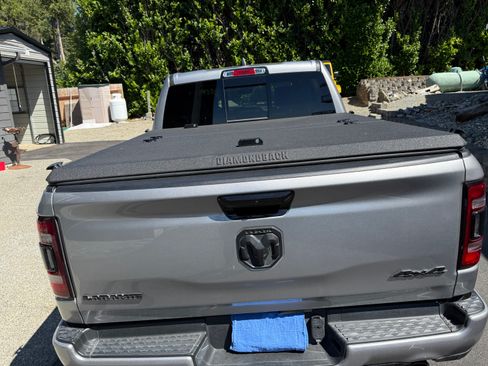 Used 2024 RAM 1500 Laramie AWD/4WD image 8