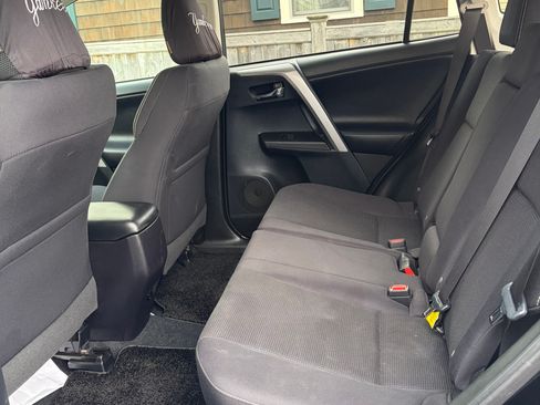 Used 2018 Toyota RAV4 XLE AWD/4WD image 8