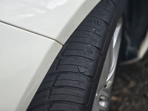 Used 2010 Mercedes-Benz E 350 4MATIC Sedan image 18