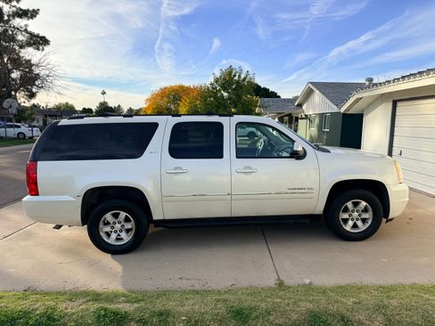 Used 2012 GMC Yukon XL SLT w/ SLT-2 Equipment Package image 10
