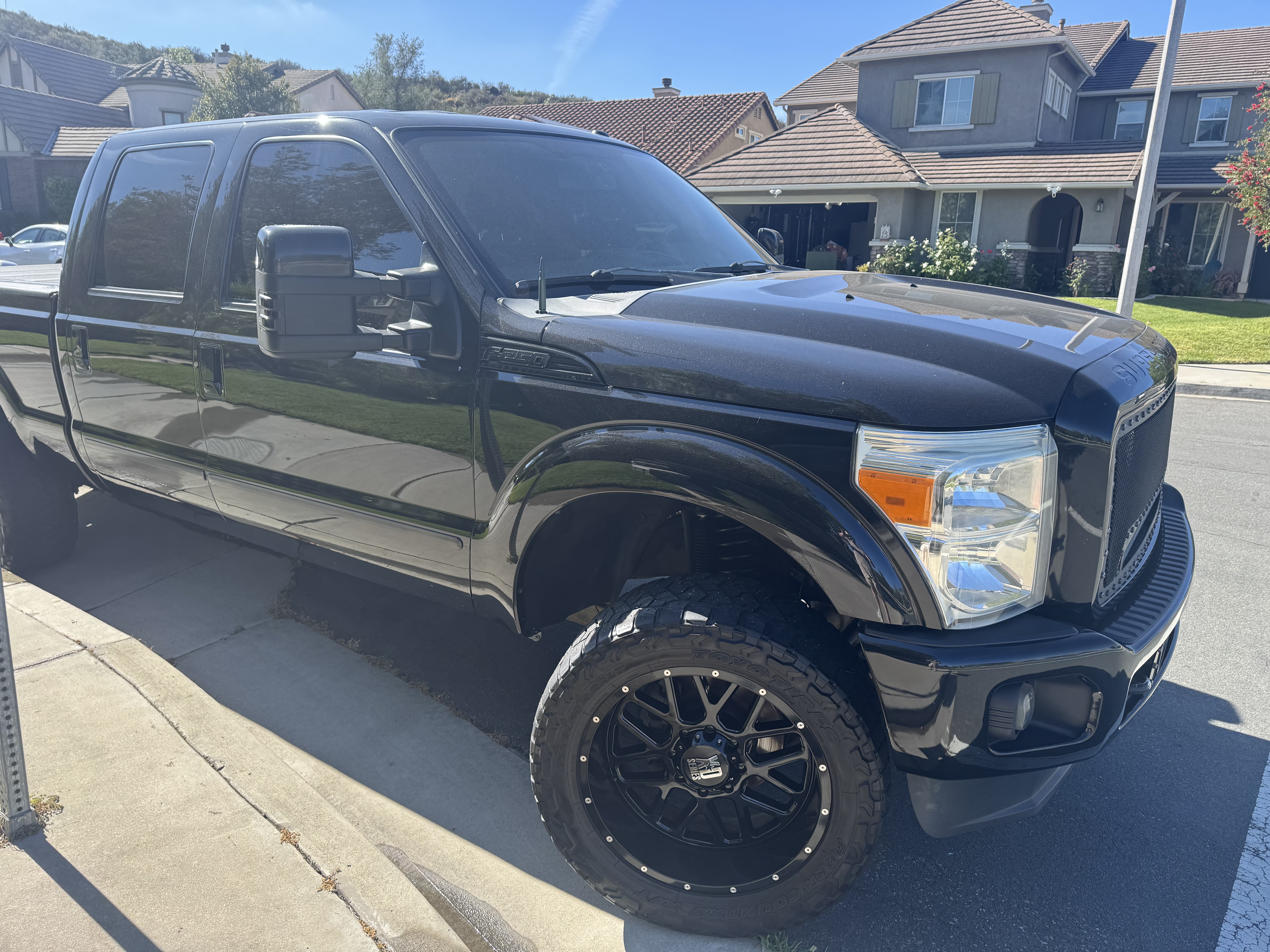 Used 2013 Ford F250 Lariat w/ Chrome Pkg AWD/4WD image 4