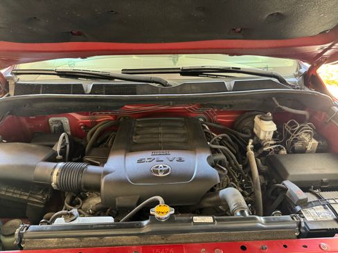Used 2014 Toyota Tundra SR5 w/ SR5 Upgrade Package AWD/4WD image 30